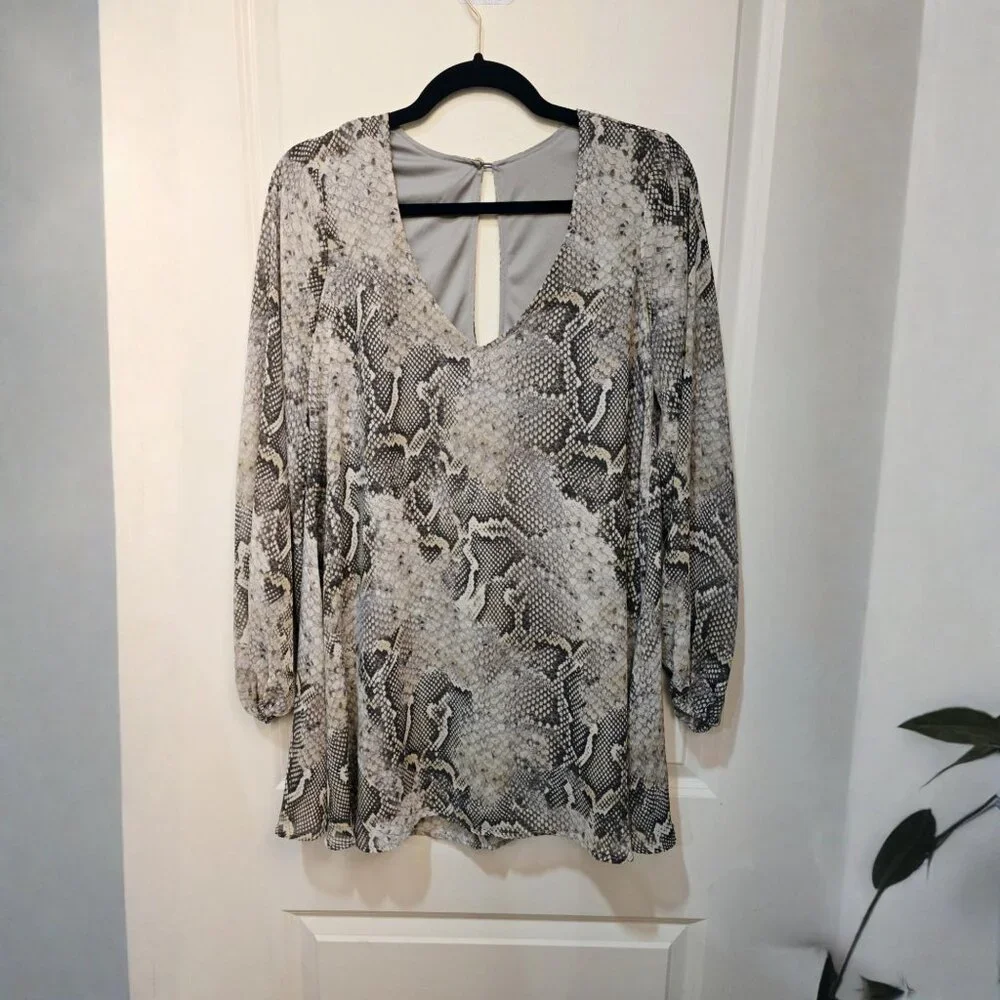 Show Me Your Mumu ✦ Snake Print V‑Neck Long Sleeve Tunic Dress ✦ Keyhole Back XS - Picture 3 of 10